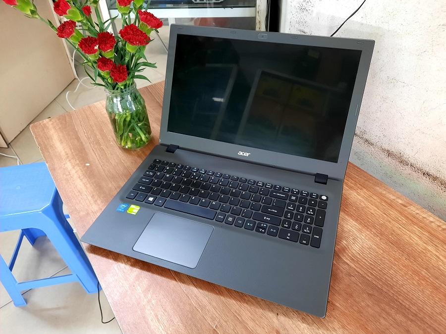 Laptop Acer Aspire E5 - 573G core i5